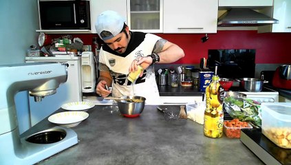 Salade de pâtes à la feta, chorizo, tomate cerise, jeunes pousses et pesto