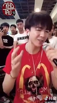 Hot boy xứ Trung vừa đẹp trai lại hát hay đốn tim chị em Việt Nam