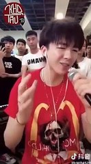 Hot boy xứ Trung vừa đẹp trai lại hát hay đốn tim chị em Việt Nam