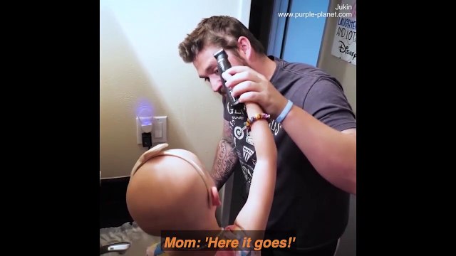 Hành động đầy bất ngờ khi biết con gái mắc bệnh khó chữa của ông bố khiến CĐM xúc động