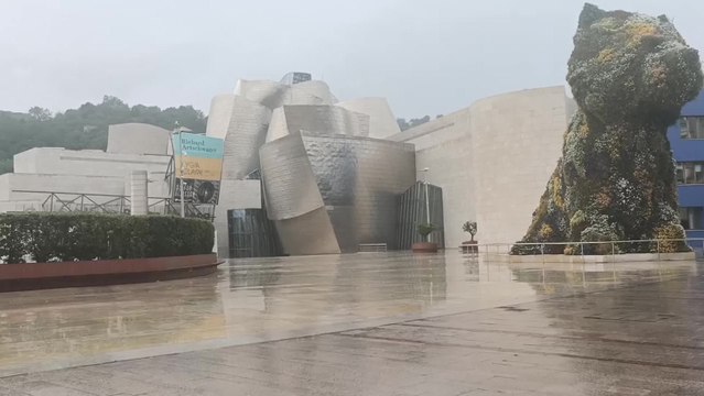 Alrededores del museo Guggenheim, vacíos a dos días de la fase 1