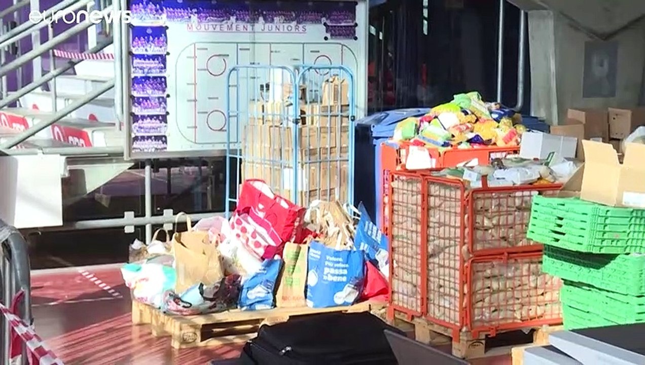 Armut durch Corona-Krise: Anstehen für Essen