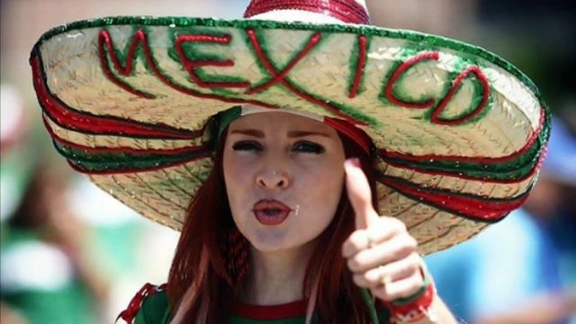 Nhan sắc tuyệt vời của các bóng hồng trên khán đài tại World Cup 2018