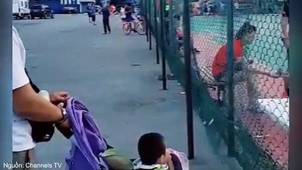 Đoạn clip khiến anh nào cũng đau lòng: lấy vợ sớm làm gì để lời ru thêm buồn