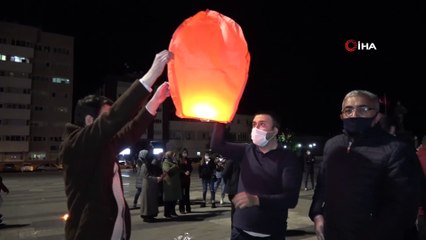 Anneleri için dilek fenerleri ile gökyüzünü süslediler