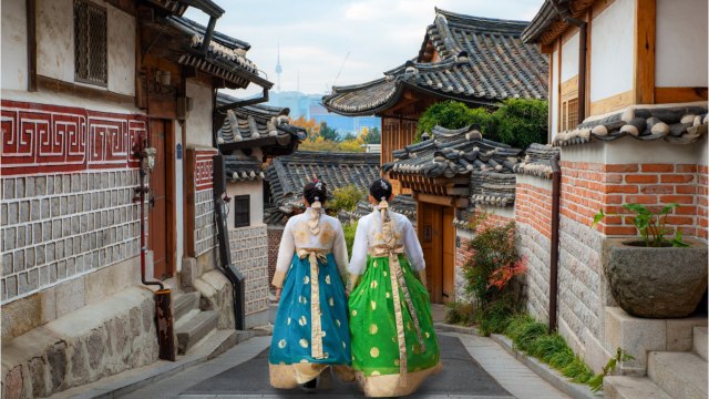 40 New COVID-19 Cases Trigger Closure Of Seoul's Bars, Nightclubs