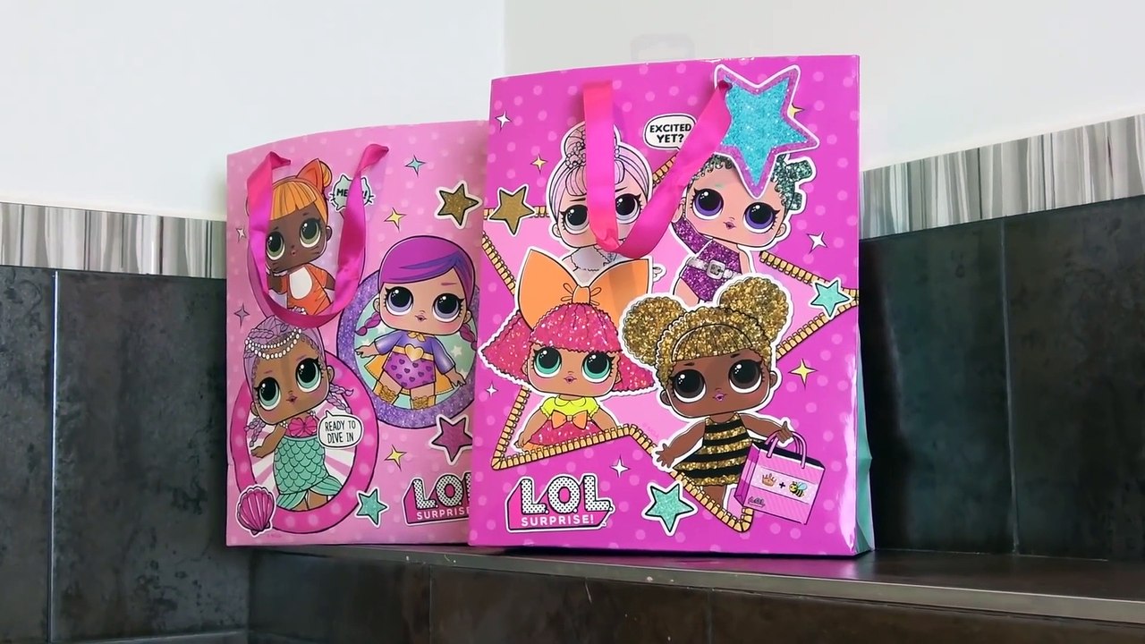 Sophia e Isabella - LOL Surprise Bonecas - Diversão no Banho