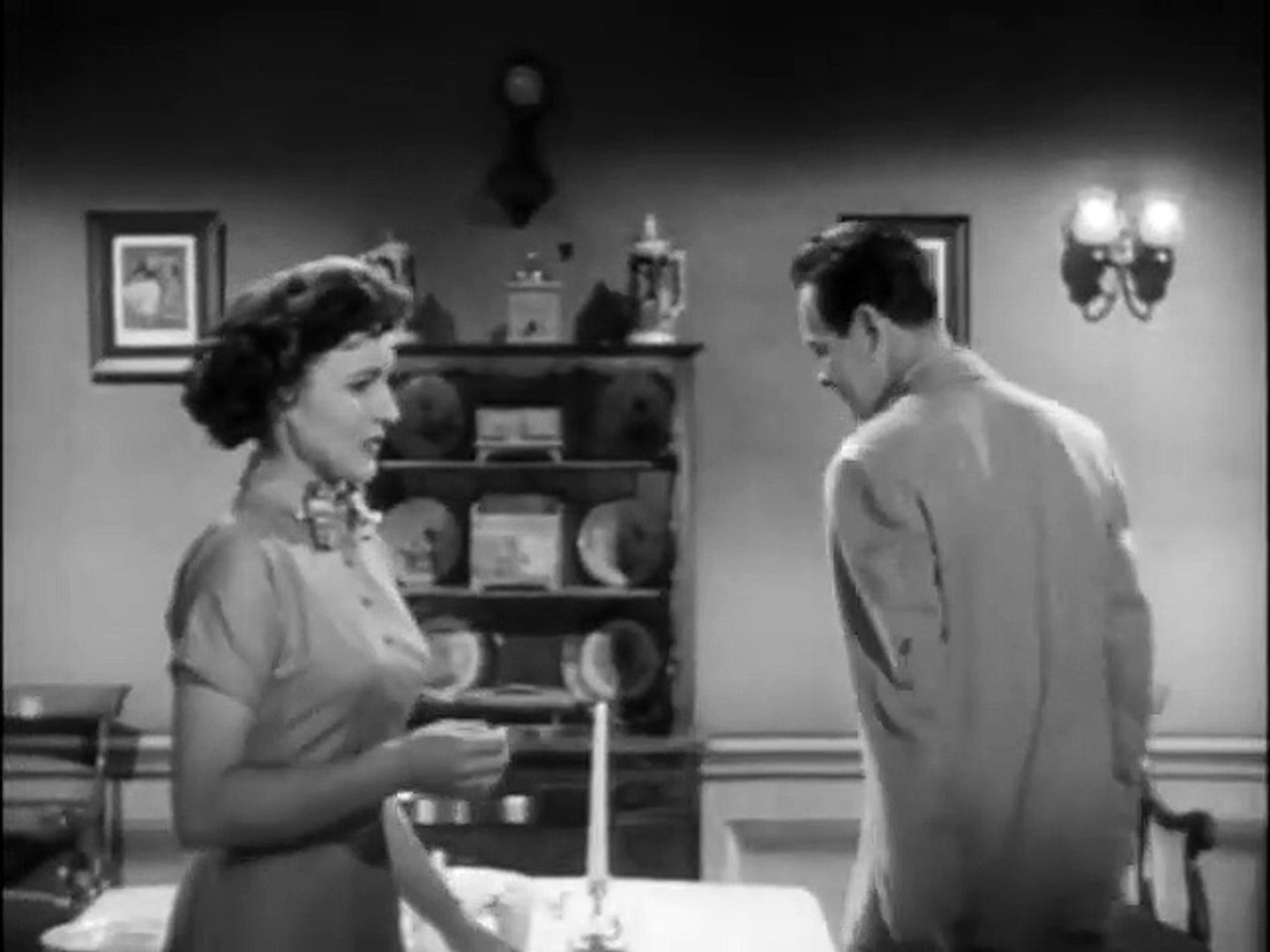 ⁣Life With Elizabeth: Lobster Dinner/Leaving Notes/Seasick (Comedy)