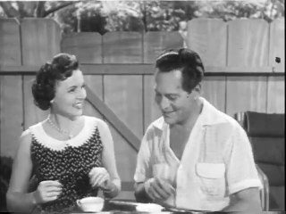 Life With Elizabeth: Irritating Habits/Hanging Drapes/Bulldog  Comes to Visits (Comedy)
