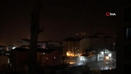 Hakkari'de şiddetli fırtına çatıları uçurdu