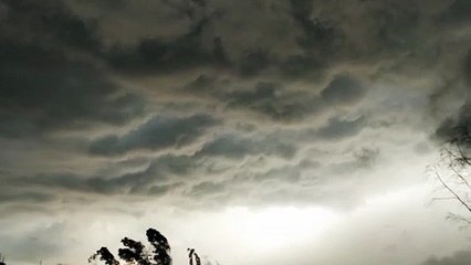 অবাক কাহিনি দেখুন আকাশে কি হল।