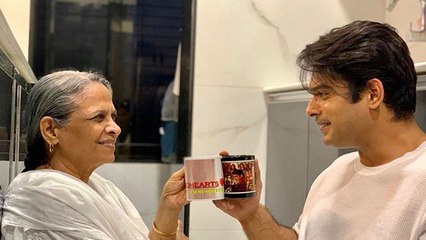 Siddharth Shukla ने Mother's Day पर मां संग शेयर की ये खूबसूरत फोटो और कही ये बात | FilmiBeat