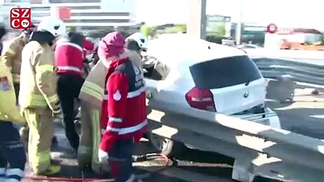 Direksiyon hâkimiyetini kaybeden sürücü bariyerlere çarparak durabildi