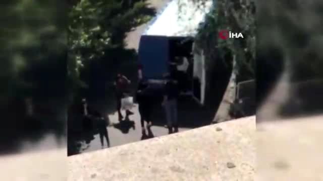 Kısıtlamaya aldırış etmeden kargo aracıyla misafirliğe gittiler