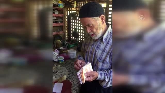 Emekli maaşının bir bölümünü Milli Dayanışma Kampanyası'na bağışladı