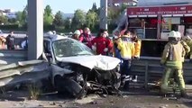 TEM’de kaza yapan araçta sıkışan sürücüyü itfaiye kurtardı