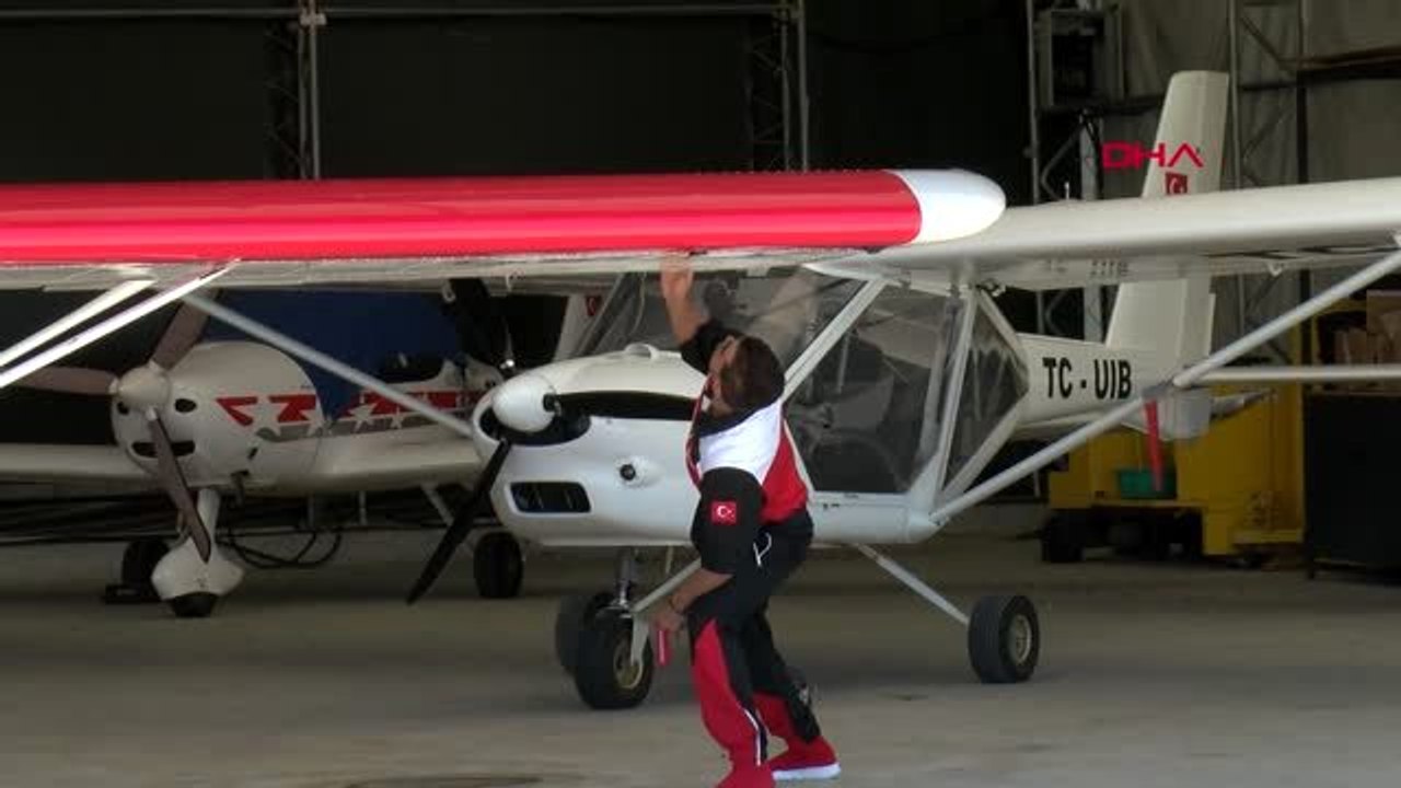 BURSA Annesine gidemedi, gökyüzünden tüm annelere gül bıraktı