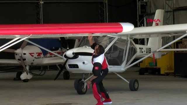 BURSA Annesine gidemedi, gökyüzünden tüm annelere gül bıraktı