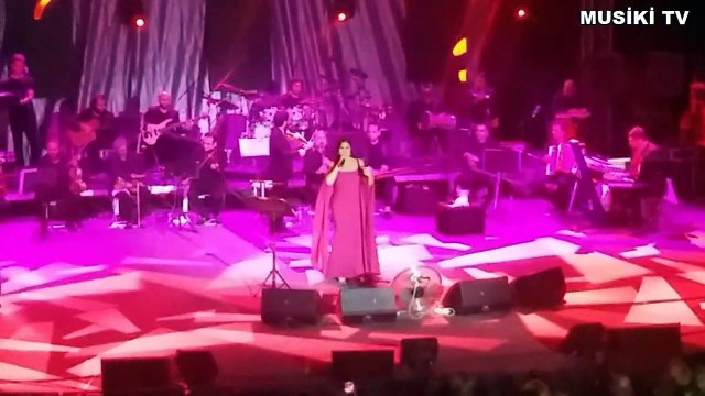 SİBEL CAN - Şimdi Uzaklardasın (Zeki Müren cover) (Konser/Canlı) @Antalya Park