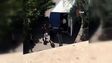 Sokağa çıkma yasağına rağmen kargo aracıyla misafirliğe gittiler