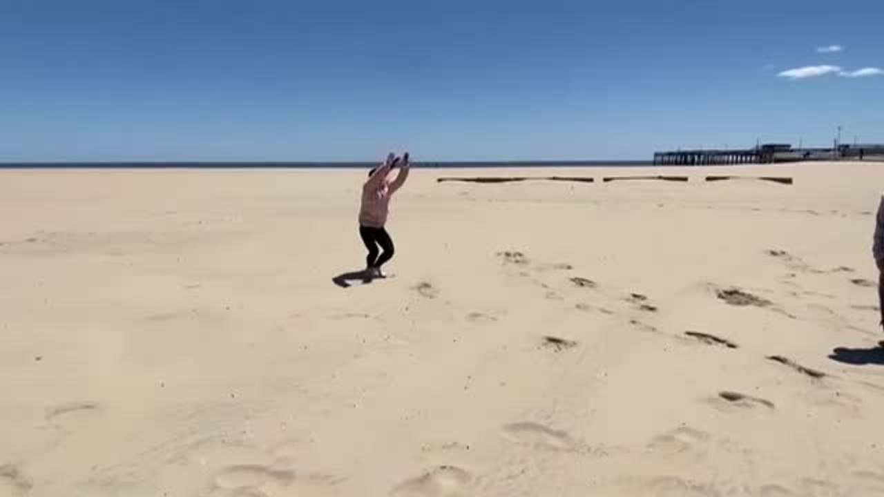 Las autoridades reabren la playa de Ocean City tras casi dos meses de confinamiento