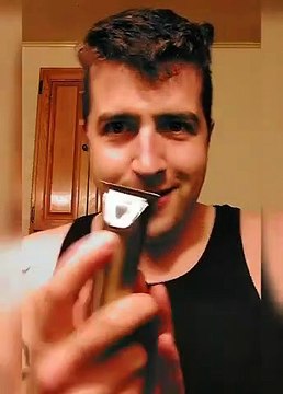 Mauvais réglage, il se rase la tête avec sa tondeuse à cheveux