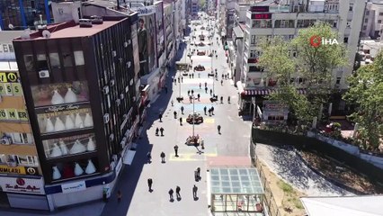 Bakırköy'de dışarı çıkan 65 yaş üstü vatandaşlar drone ile havadan görüntülendi