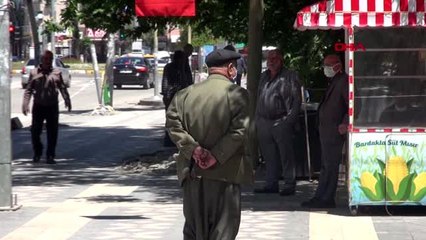 ADIYAMAN Yasakların kalkmasıyla 65 yaş üstündekiler parklara akın etti