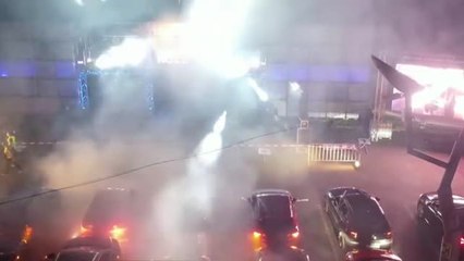 Cientos de jóvenes disfrutan de una sesión tecno en una 'autodisco' en Alemania