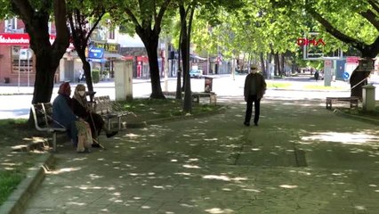Sakarya'da yaşlılar güzel havanın tadını çıkardı