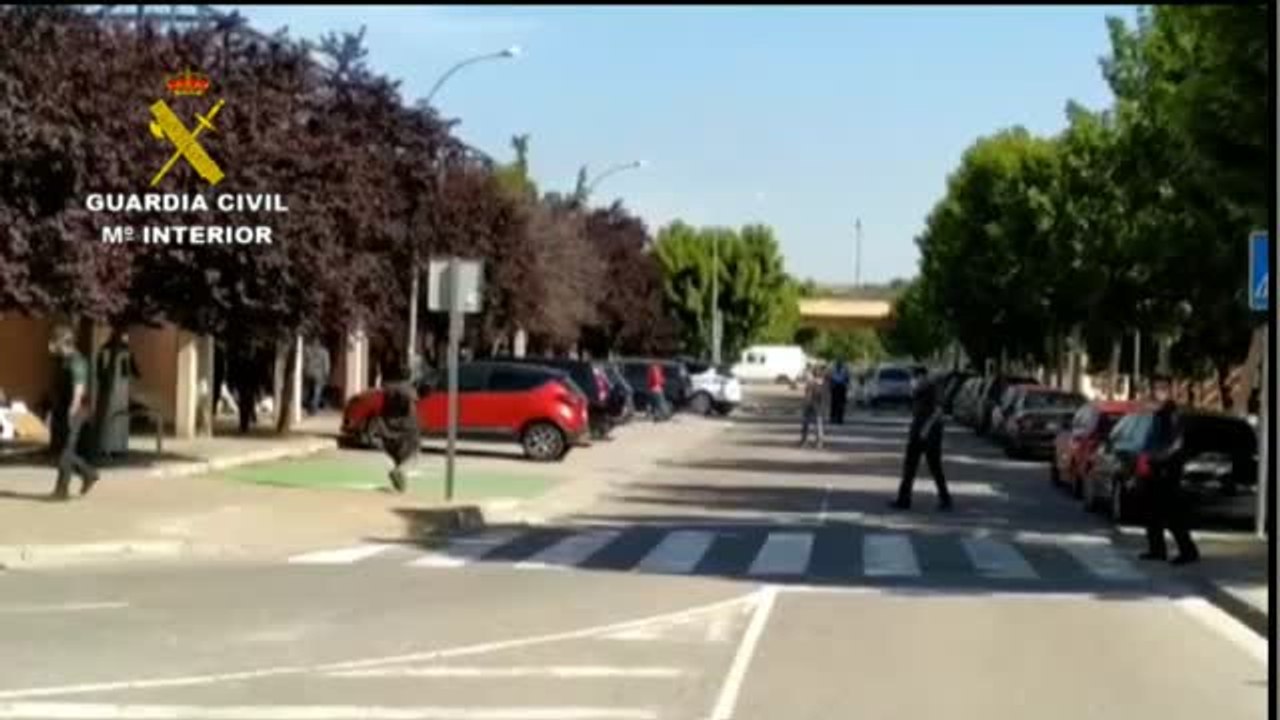 La Guardia Civil realiza controles a los jornaleros que acuden a recoger fruta en Huesca