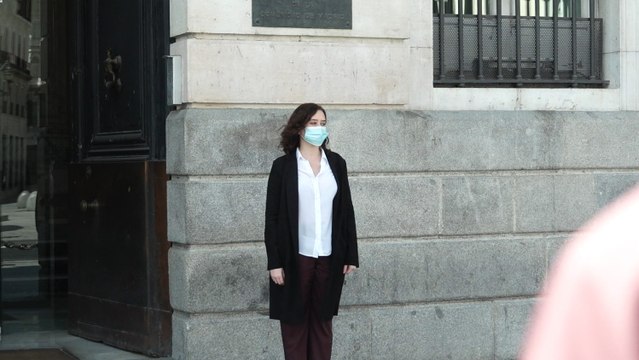 Ayuso, en un minuto de silencio en homenaje a los fallecidos por Covid-19