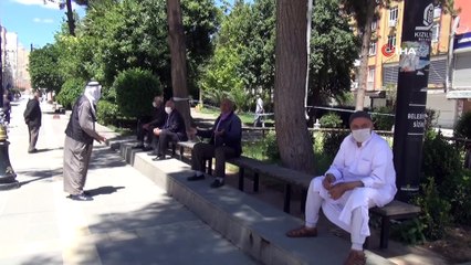 Mardin’de 65 yaş üstü yaşlılar sokağa çıktı, Cumhurbaşkanı Erdoğan'a teşekkür etti