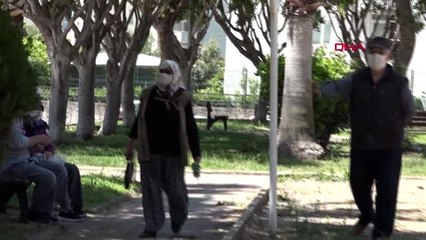 Antalya'da 65 yaş üstü, seyir terasından denizi izledi