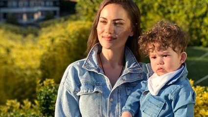 Tatlı sürpriz! Fahriye Evcen'in oğlu Karan'la olan Anneler Günü pozuna beğeni yağdı