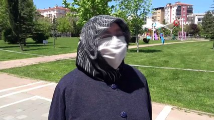 Uşak’ta sokağa çıkan 65 yaş ve üstü vatandaşlar: “Yürümeyi unutmuşuz”