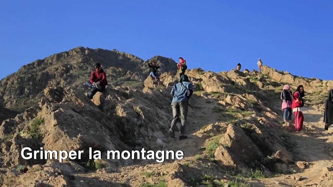 Coronavirus: des randonneurs afghans grimpent les montagnes pendant le confinement à Kaboul