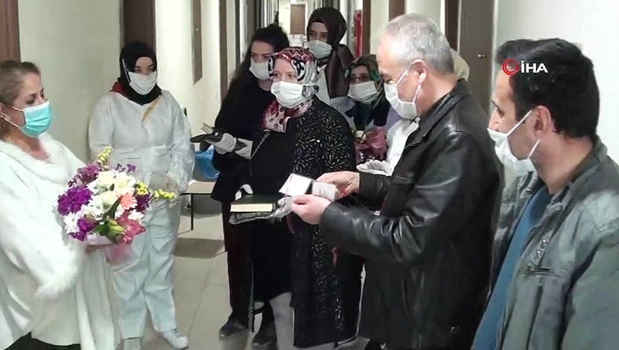 Karantinada ağlatan Anneler Günü kutlaması