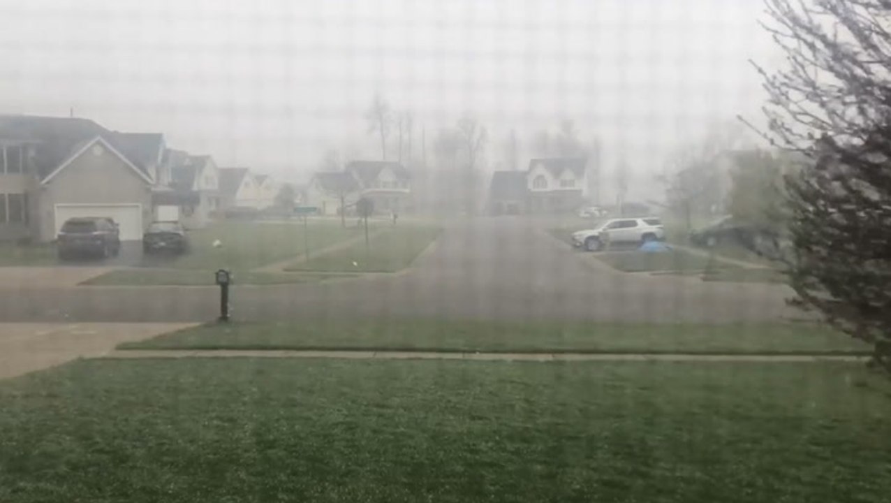 Rare May snowfall reduces visibility