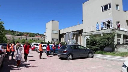 Üniversite öğrencileri sağlık çalışanı anneleri unutmadı