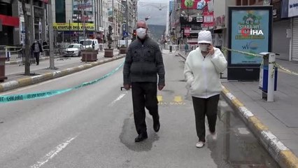 Cadde ve parklar 65 yaş ve üzeri vatandaşlara kaldı