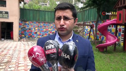 Beytüşşebap'ta polisler, yaşlılara maske ve eldiven dağıttı