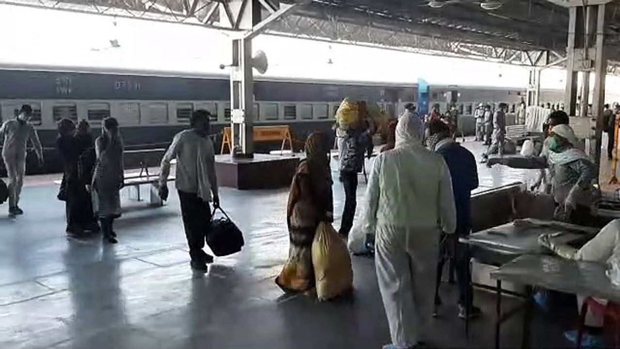 श्रमिक एक्सप्रेस से छतरपुर पहुंचे हरियाणा में फ...