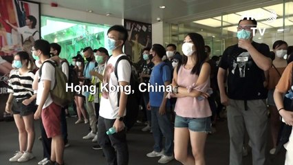 Скачать видео: Riot police chase Hong Kong Mother's Day protesters