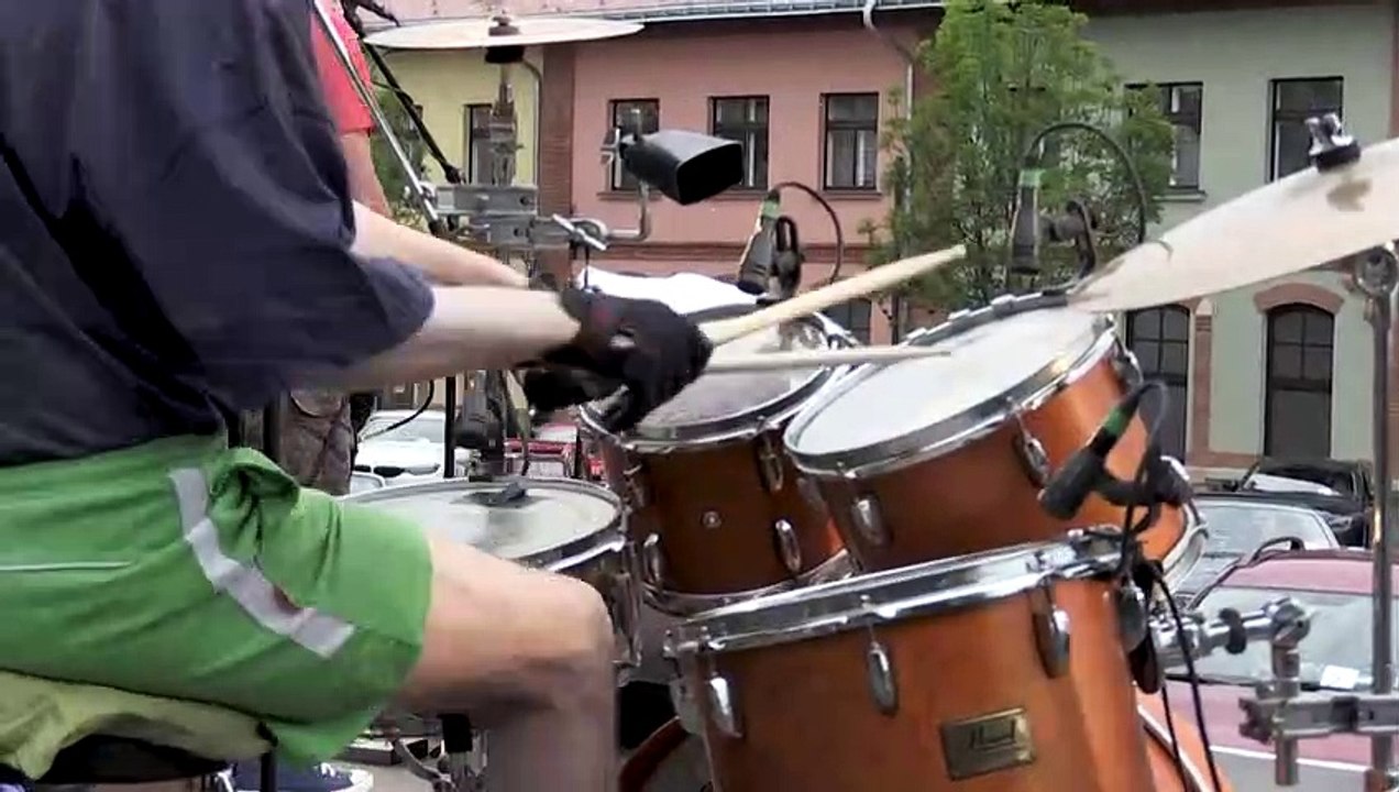 Coronavirus: concert de rock en voiture au festival "Drive-in", en République Tchèque