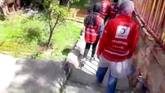 Kızılay gönüllülerinden 90 yaşındaki Fatma nineye Anneler Günü kutlaması - SİVAS