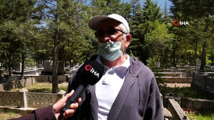 Isparta’da yaşlılar 4 saatlik izinde kabristanlık ziyareti yaptı