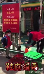 La routine de nettoyage des écoliers en Chine est bien rodée
