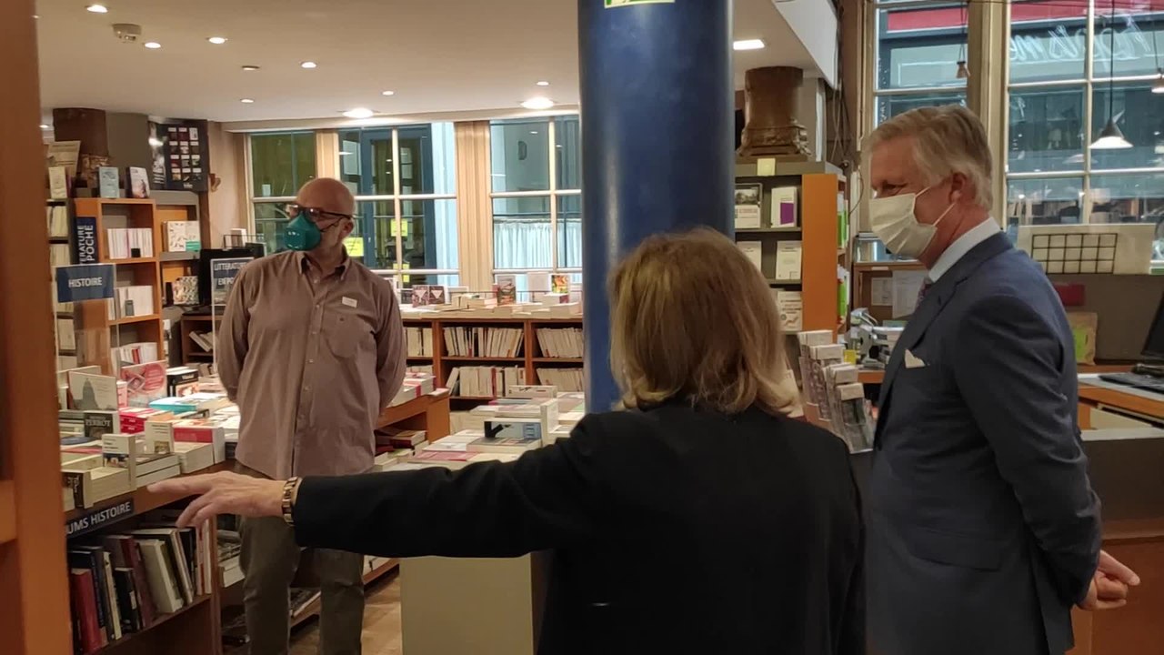 Le Roi rend visite aux commerçants du centre-ville de Bruxelles