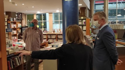 Le Roi rend visite aux commerçants du centre-ville de Bruxelles